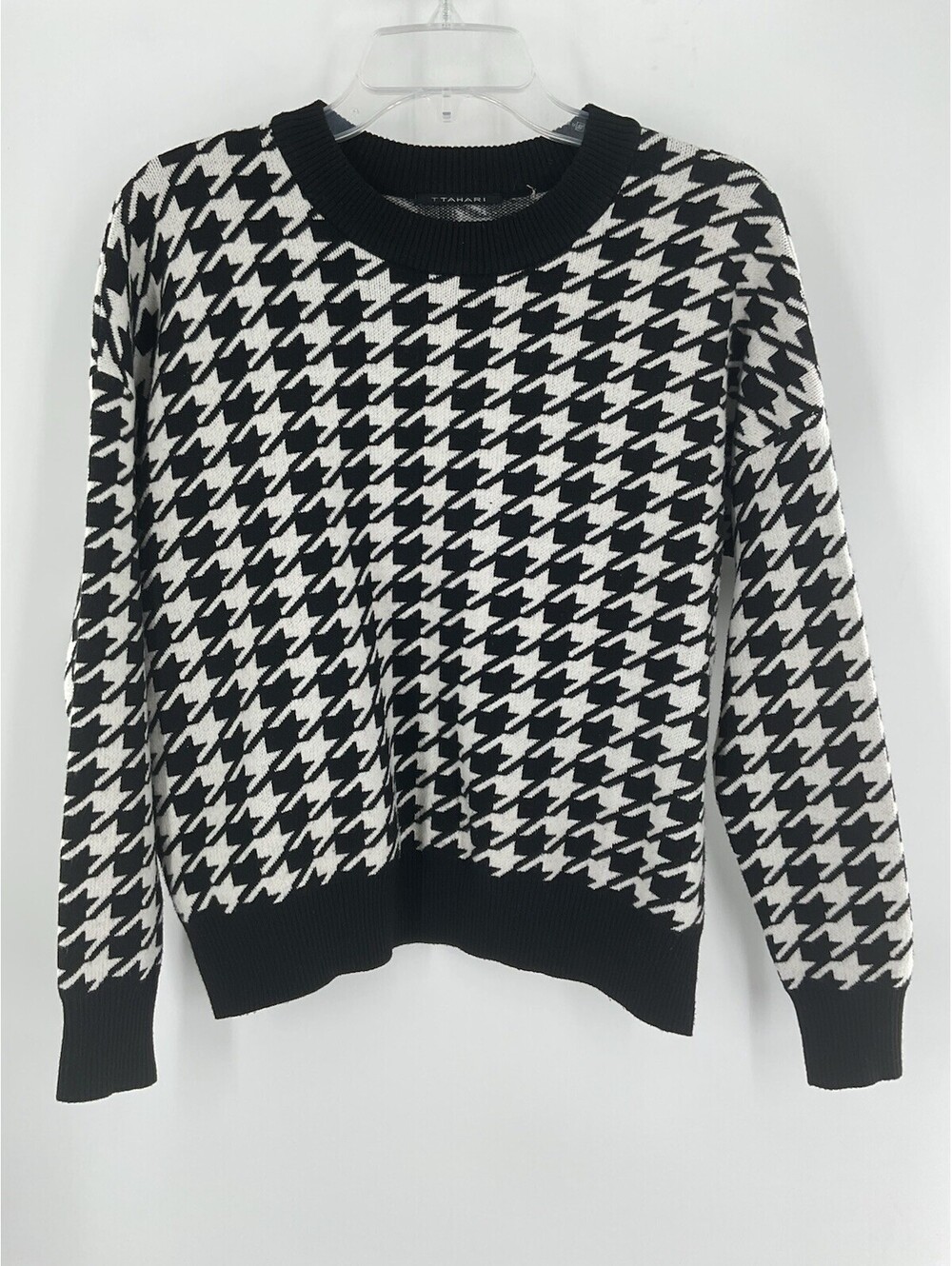 T Tahari Women’s Geometric Shape Black And White Sweater Tight Knit 135